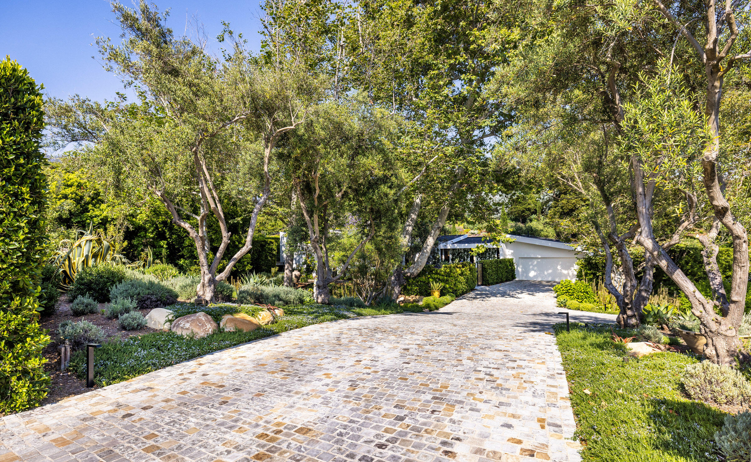 448 Court Place Montecito, CA 93108 - Photo 3 of 33 a view of a park with plants and trees
