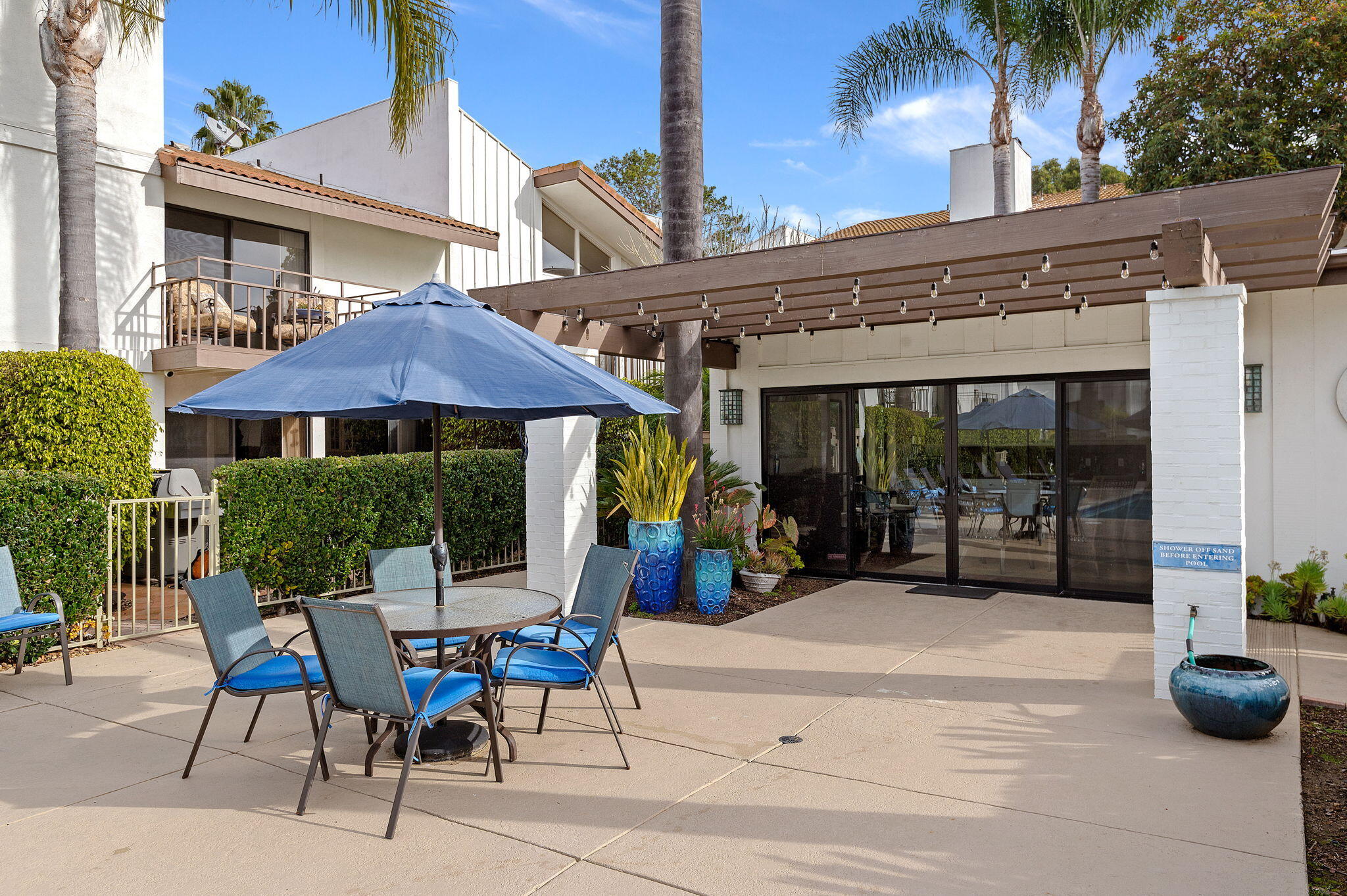 659 Del Parque Drive, Unit E Santa Barbara, CA 93103 - Photo 27 of 32 a view of the a chairs and tables in patio