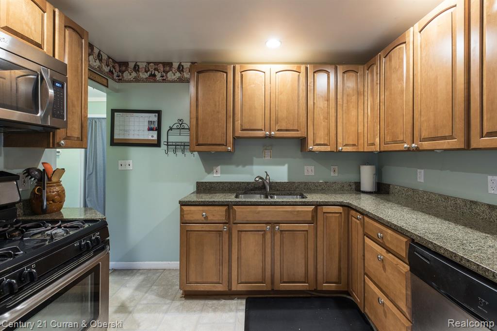 10044 Ruth Avenue Allen Park, MI 48101 - Photo 4 of 17