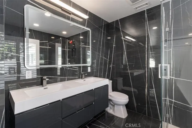 $1,325,000 | 10214 Woodruff Avenue, Downey, CA 90241