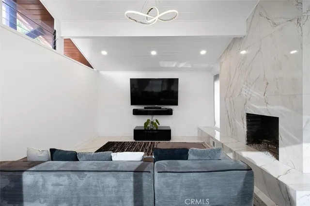 $1,325,000 | 10214 Woodruff Avenue, Downey, CA 90241