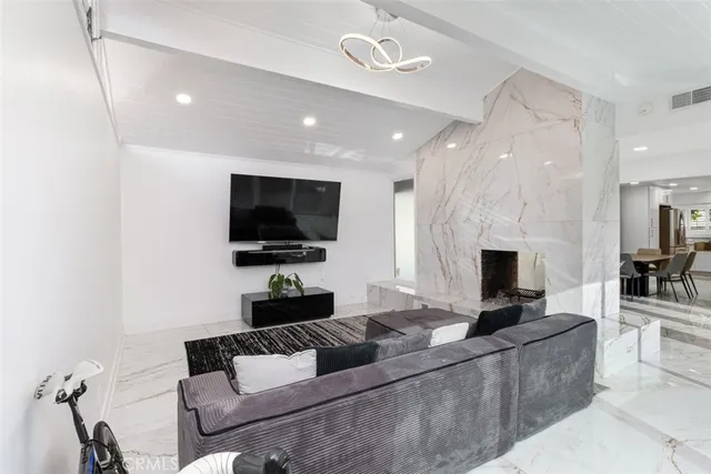 $1,325,000 | 10214 Woodruff Avenue, Downey, CA 90241