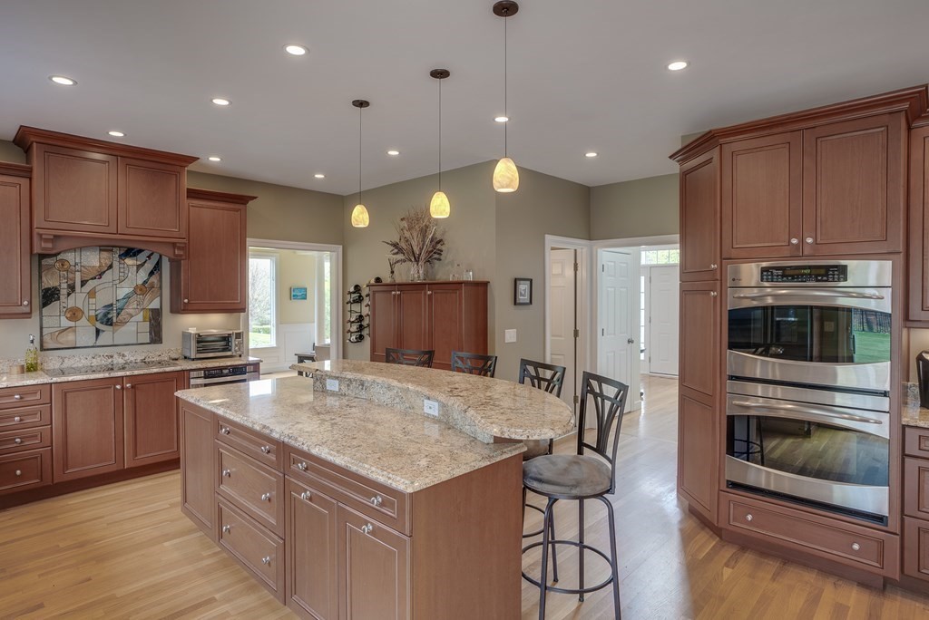 35 Battle Flagg Road Bedford, MA 01730 - Photo 4 of 42