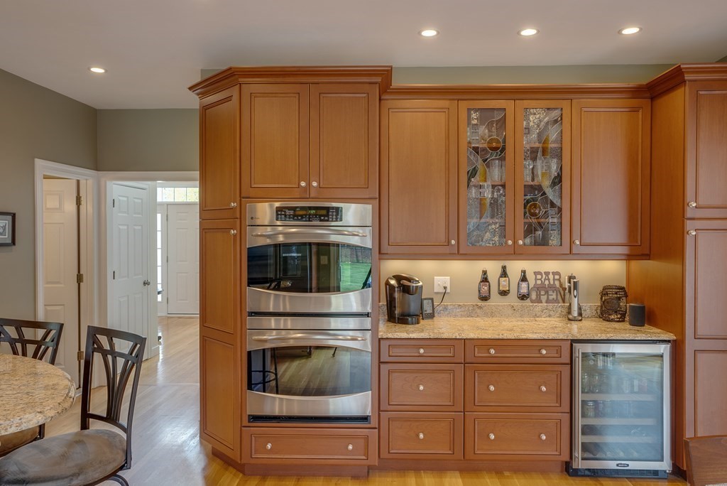 35 Battle Flagg Road Bedford, MA 01730 - Photo 5 of 42