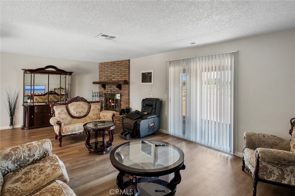 15420 Apache Road Apple Valley, CA 92307 - Photo 4 of 25