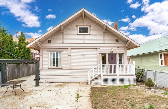 $449,900 | 110 North Delaware Avenue, Unit A/B, Wenatchee, WA 98801