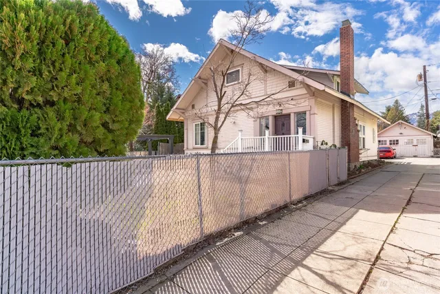 $449,900 | 110 North Delaware Avenue, Unit A/B, Wenatchee, WA 98801