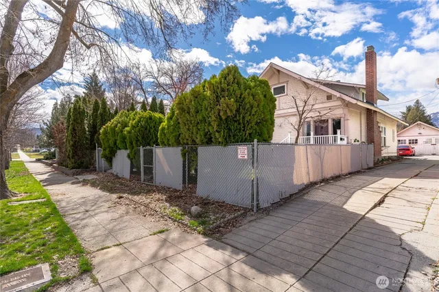 $449,900 | 110 North Delaware Avenue, Unit A/B, Wenatchee, WA 98801