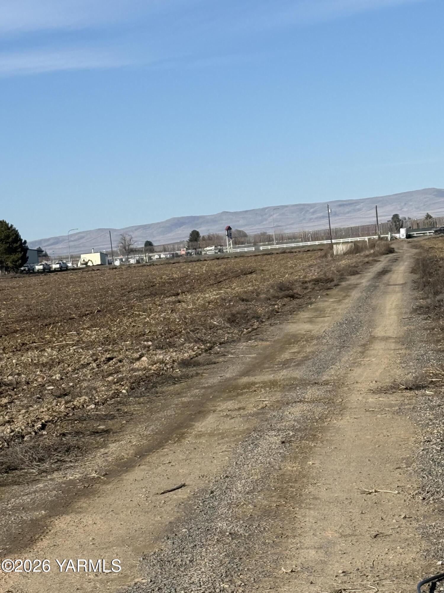 168505 West King Tull Road Prosser, WA 99350 - Photo 20 of 25 a view of an ocean beach
