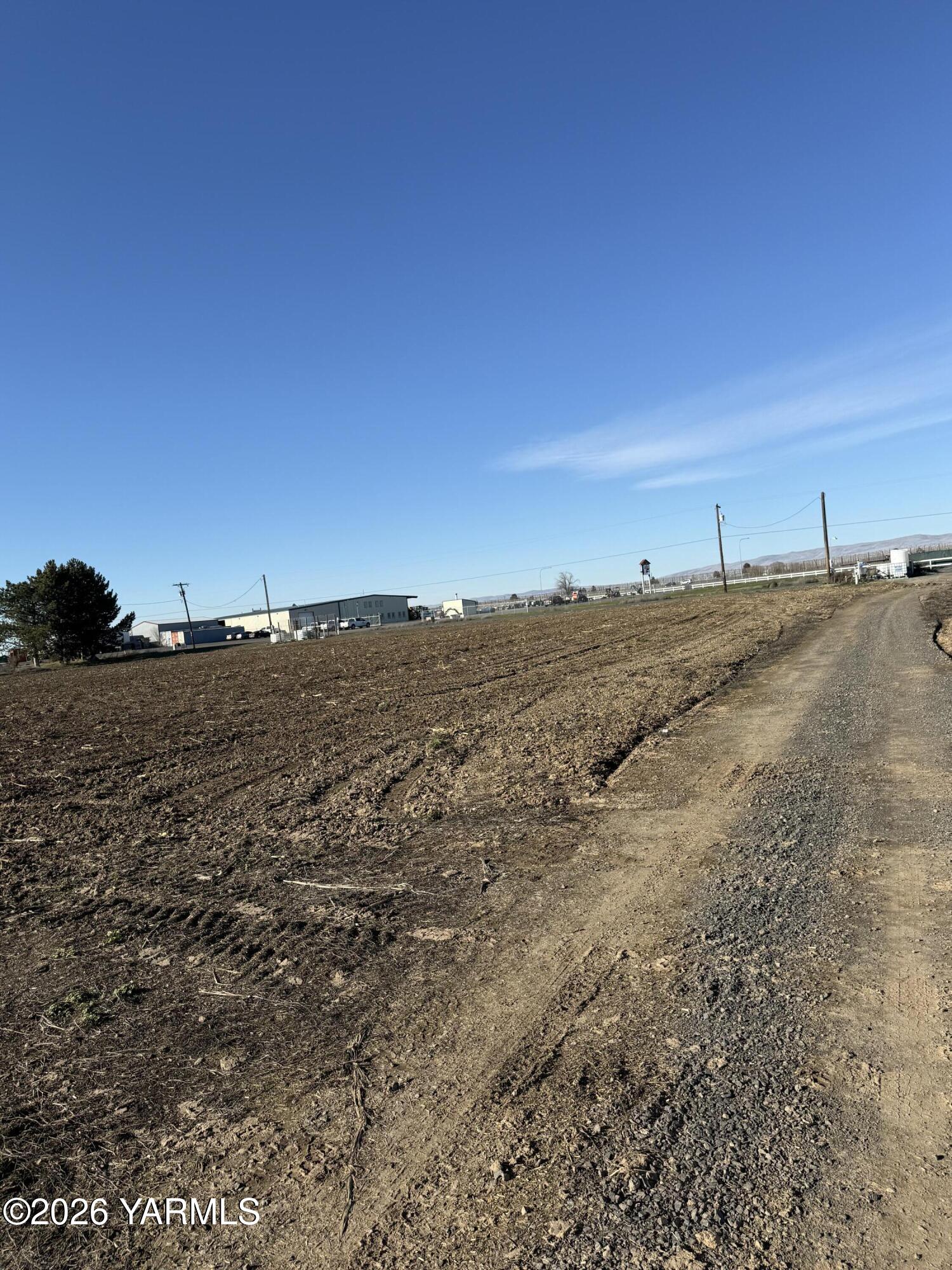 168505 West King Tull Road Prosser, WA 99350 - Photo 23 of 25 a view of a beach with a building in the background