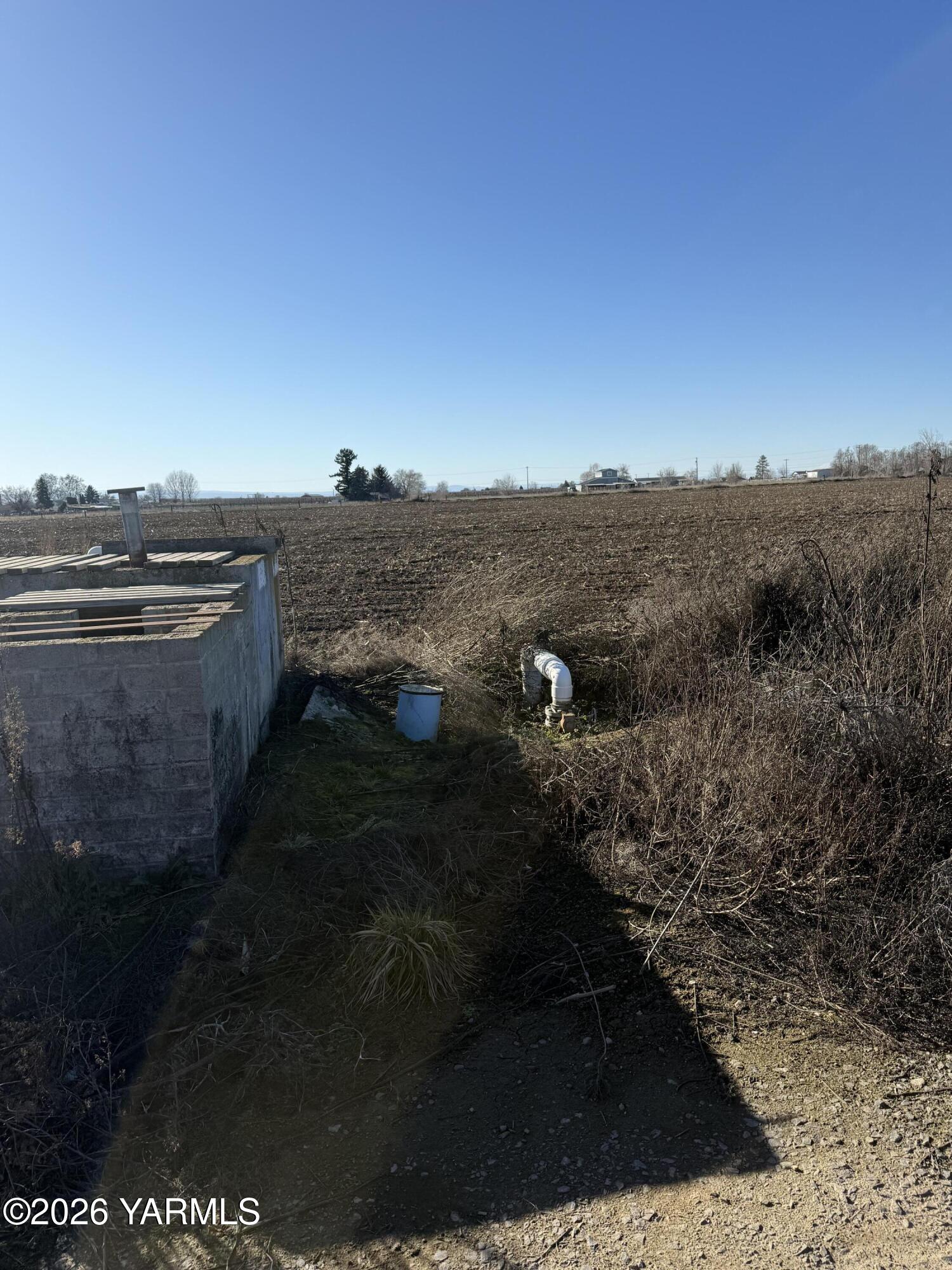 168505 West King Tull Road Prosser, WA 99350 - Photo 10 of 25 a view of a terrace