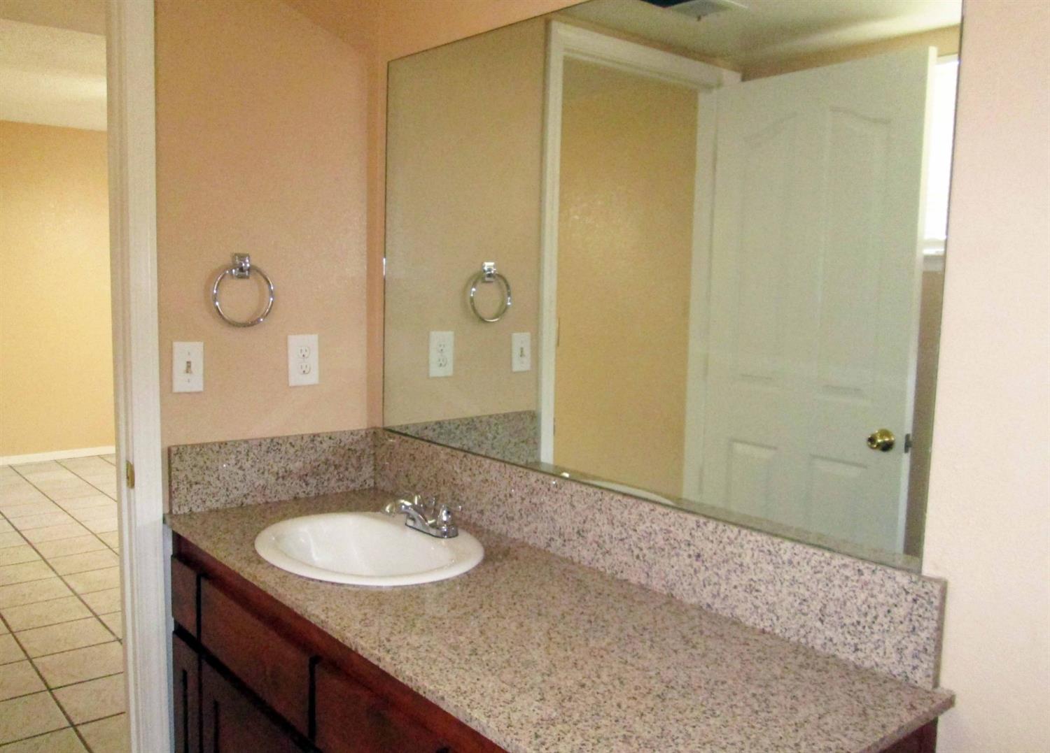 1134 Raymond Road Hanford, CA 93230 - Photo 11 of 33 Gallery Image 11