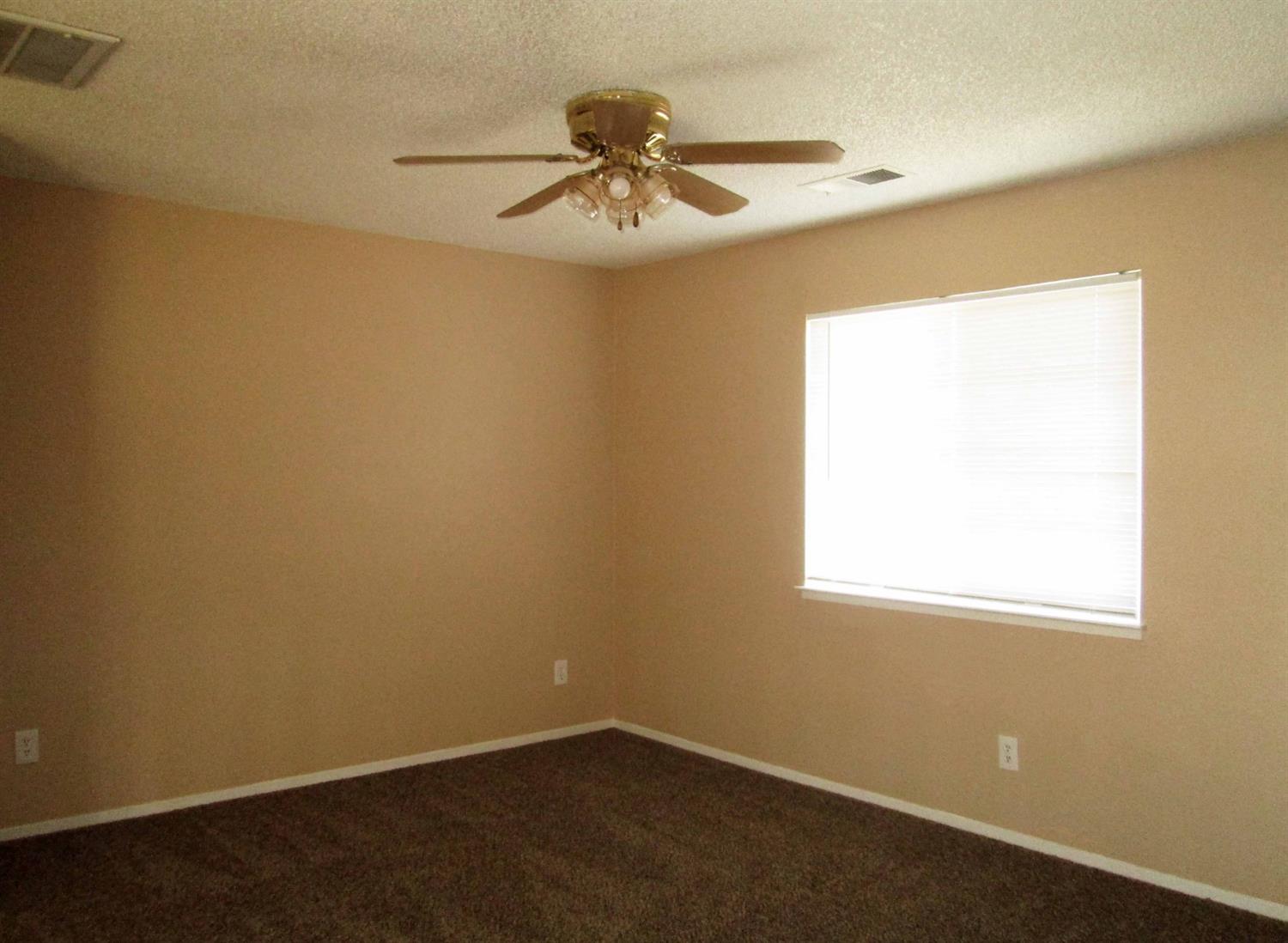 1134 Raymond Road Hanford, CA 93230 - Photo 19 of 33 Gallery Image 19