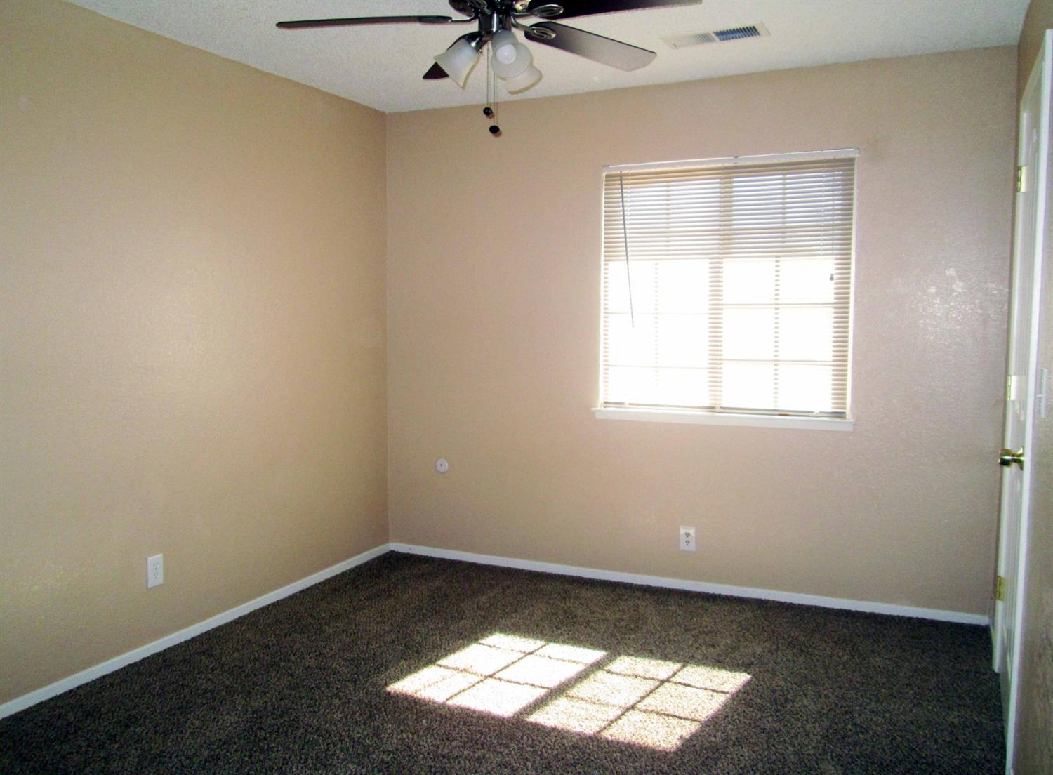1134 Raymond Road Hanford, CA 93230 - Photo 21 of 33 Gallery Image 21