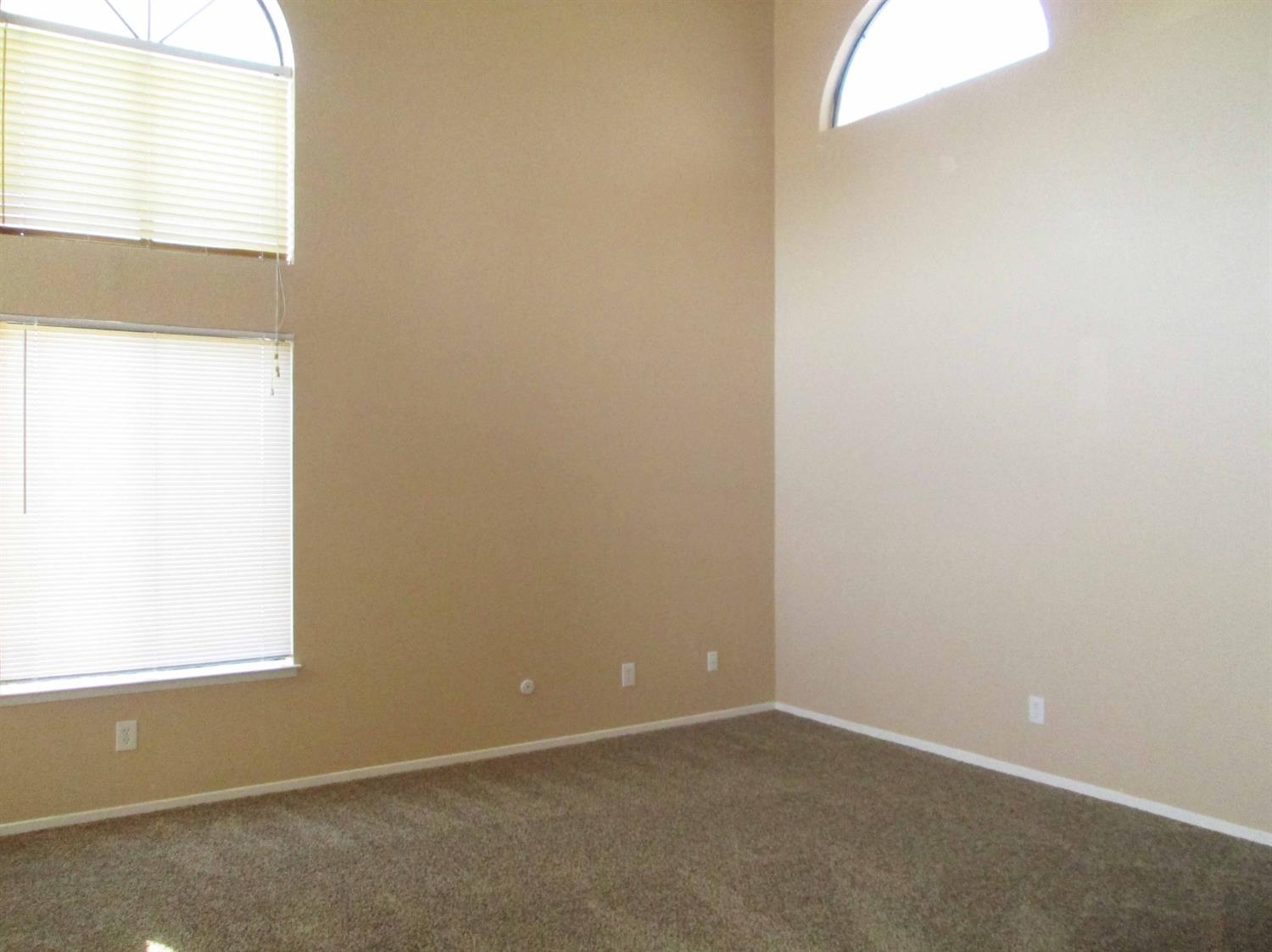 1134 Raymond Road Hanford, CA 93230 - Photo 5 of 33 Gallery Image 5