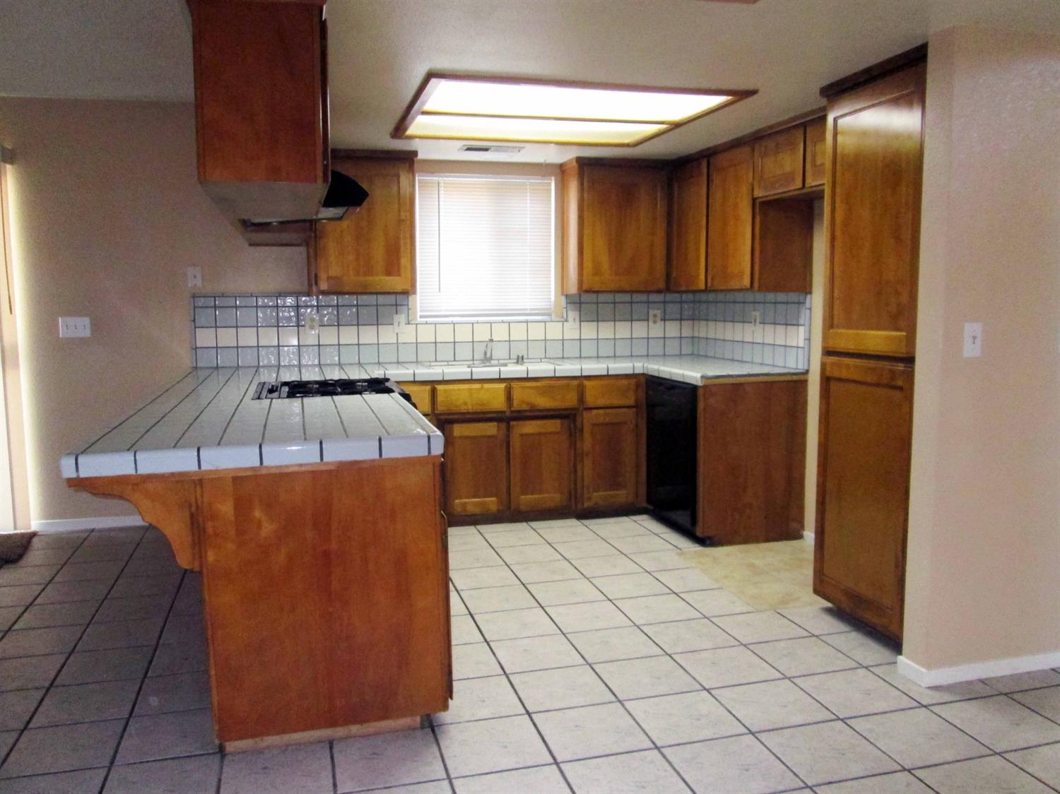 1134 Raymond Road Hanford, CA 93230 - Photo 8 of 33 Gallery Image 8