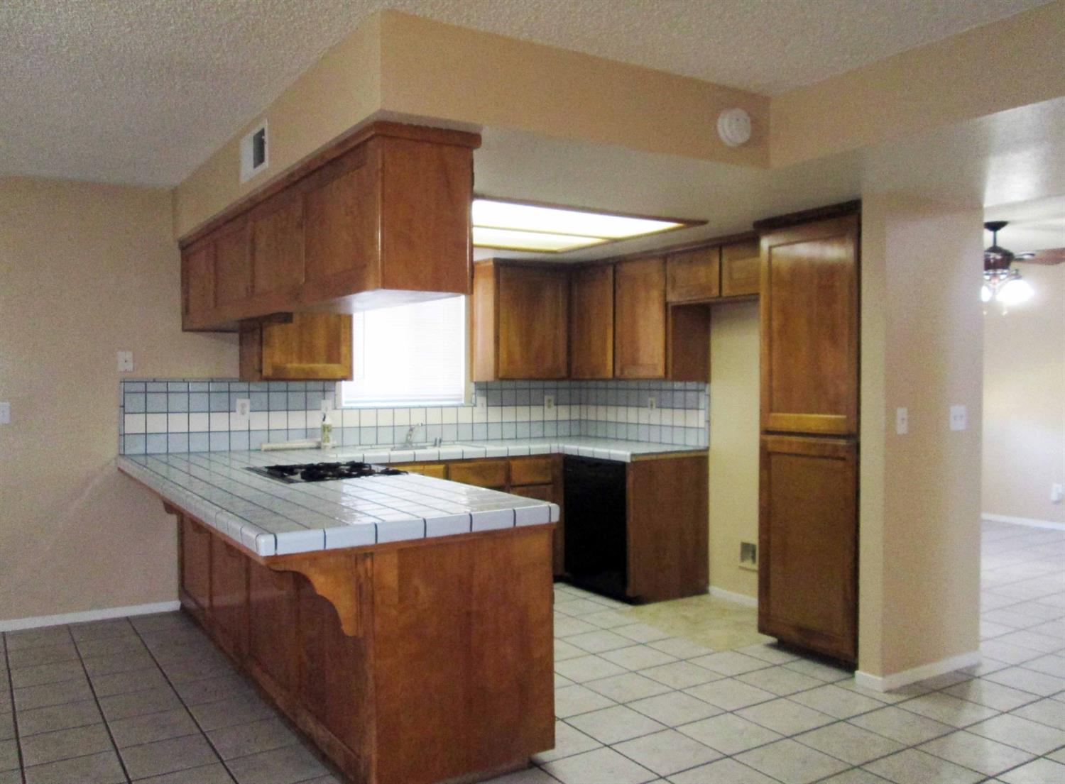 1134 Raymond Road Hanford, CA 93230 - Photo 9 of 33 Gallery Image 9
