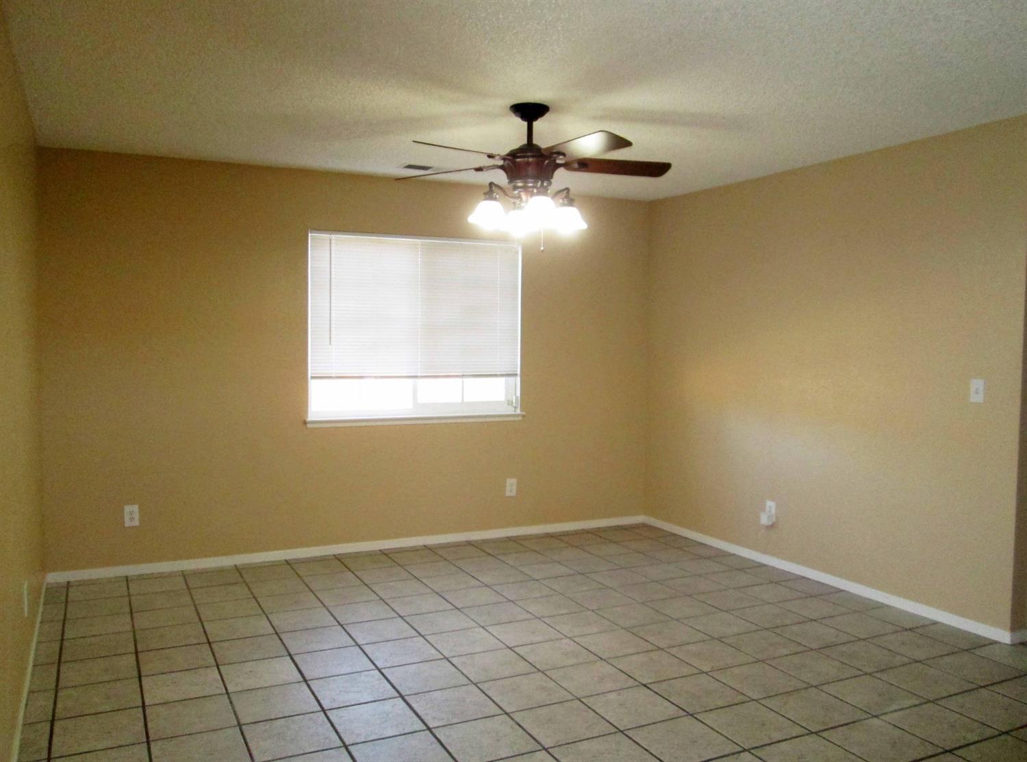 1134 Raymond Road Hanford, CA 93230 - Photo 10 of 33 Gallery Image 10