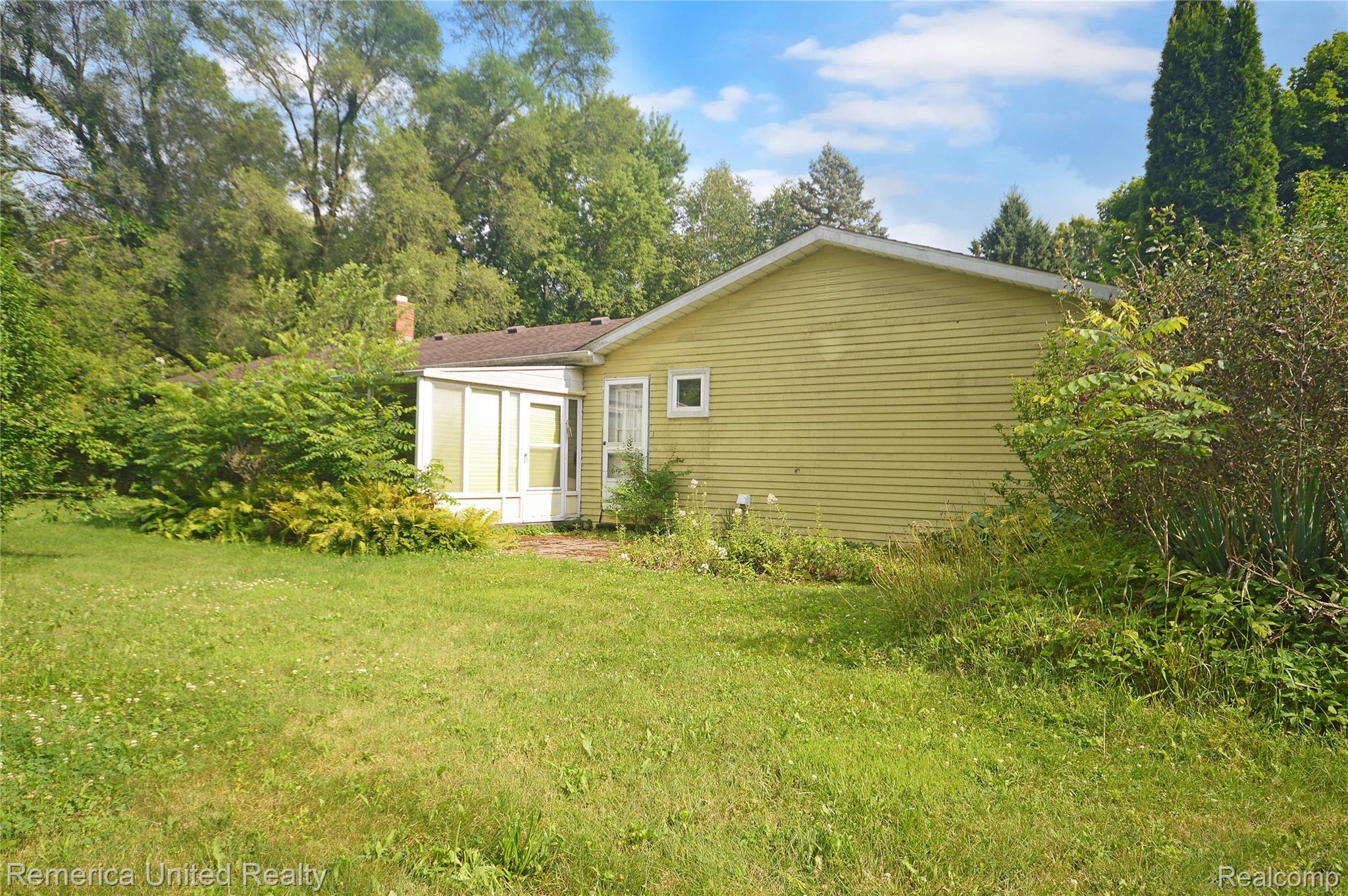 500 Keddle Road Howell, MI 48843 - Photo 7 of 30 5 back.jpg