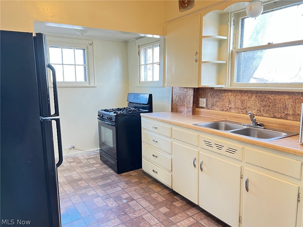 291 Lookout Avenue Akron, OH 44310 - Photo 9 of 23