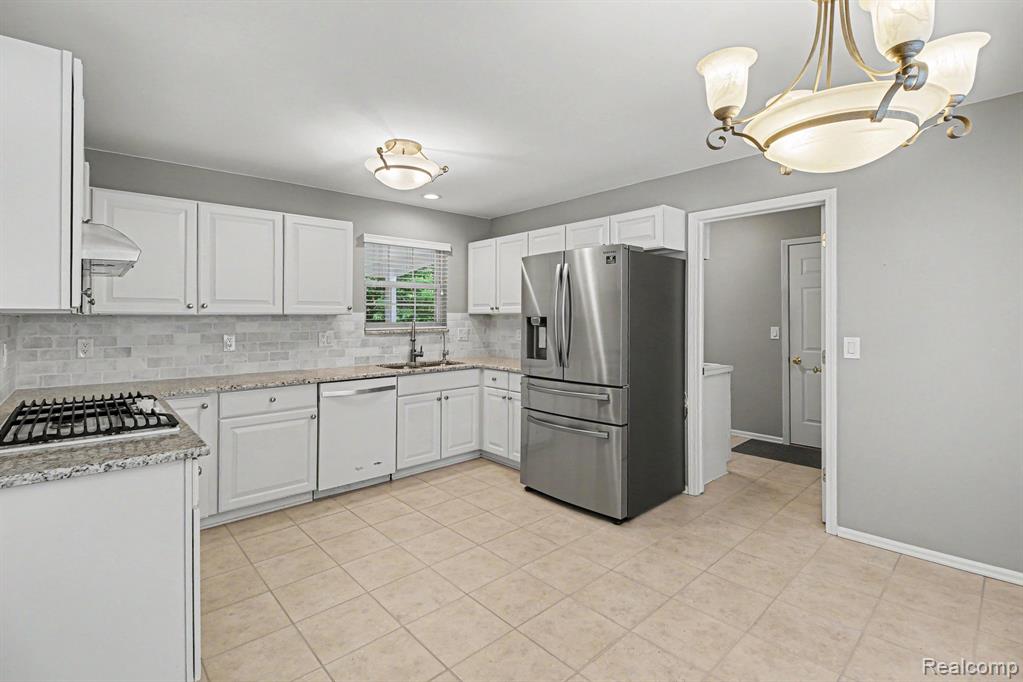 6573 Summit Ridge Clarkston, MI 48346 - Photo 9 of 29