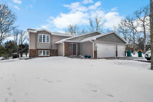 $550,000 | 3925 76th Street, Clear Lake, MN 55319