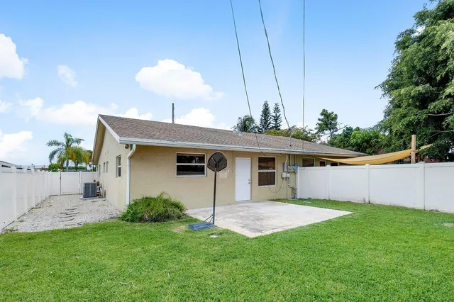 $3,250 | 3048 North Dixie Highway, Boca Raton, FL 33431