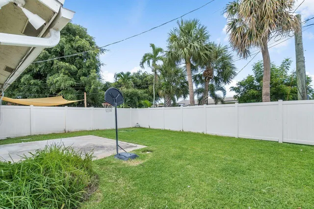 $3,250 | 3048 North Dixie Highway, Boca Raton, FL 33431