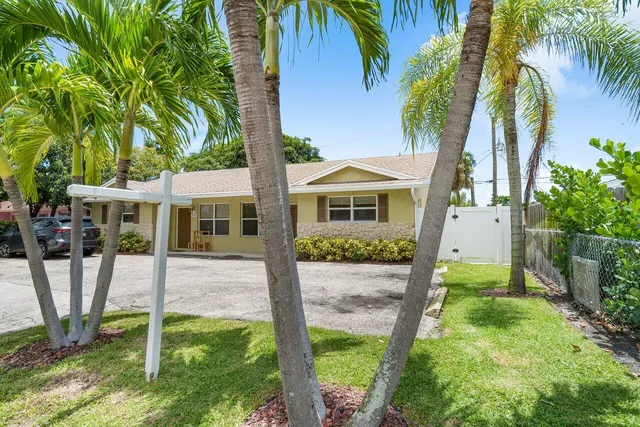 $3,250 | 3048 North Dixie Highway, Boca Raton, FL 33431