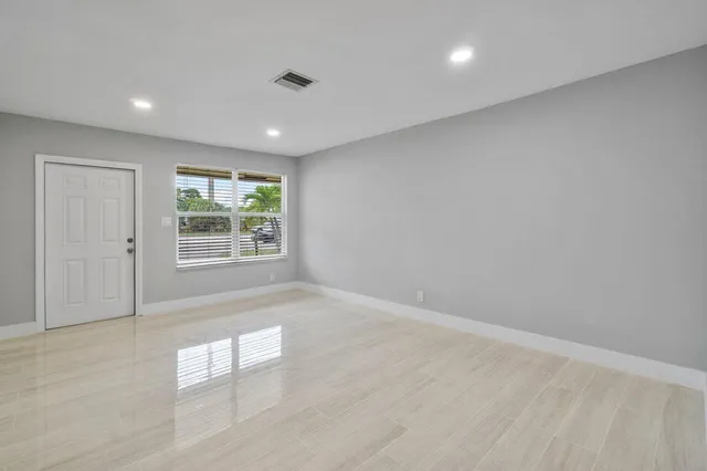 $3,250 | 3048 North Dixie Highway, Boca Raton, FL 33431