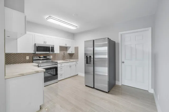 $3,250 | 3048 North Dixie Highway, Boca Raton, FL 33431