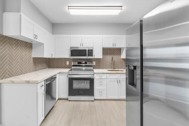 $3,250 | 3048 North Dixie Highway, Boca Raton, FL 33431