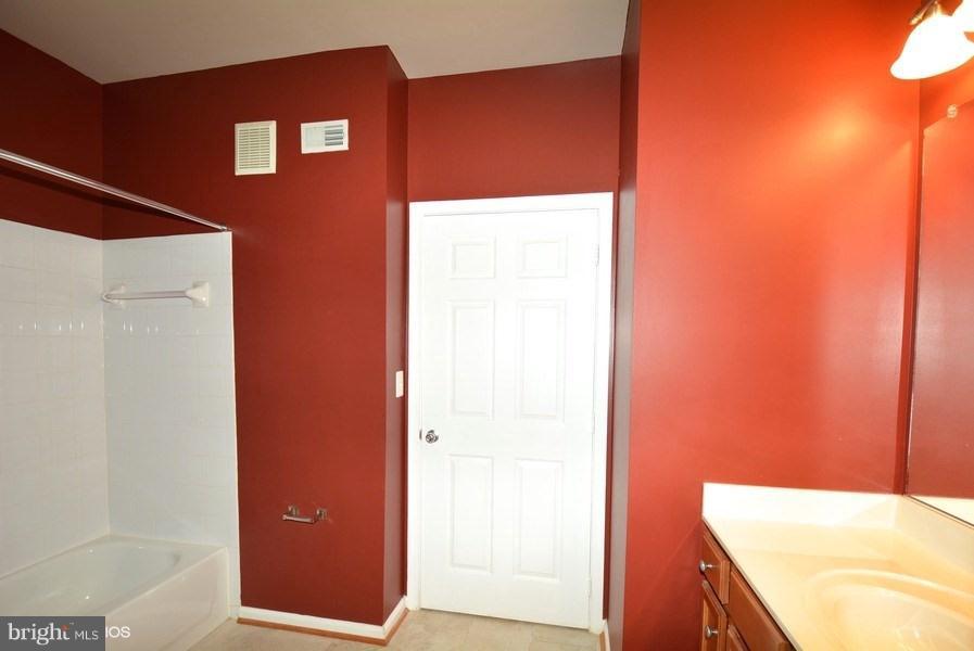 1515 North Point Drive, Unit 101 Reston, VA 20194 - Photo 21 of 30 Bath