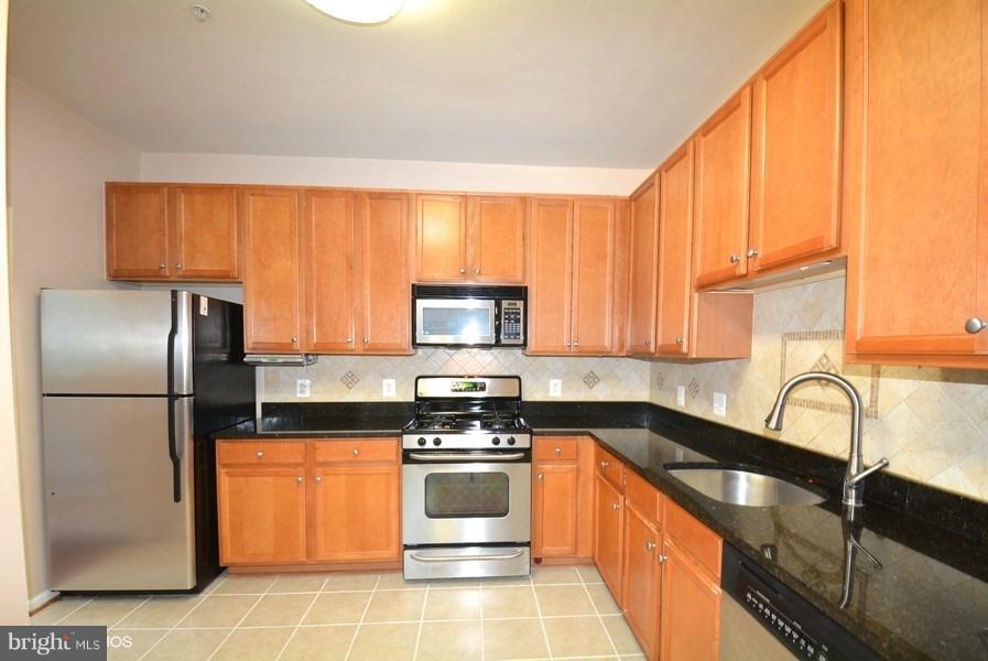 1515 North Point Drive, Unit 101 Reston, VA 20194 - Photo 8 of 30 Kitchen