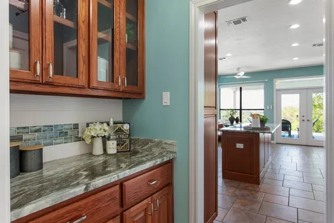 $975,000 | 1121 Kings Cove Drive, Canyon Lake, TX 78133