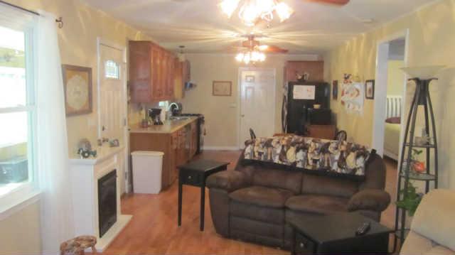 1555 Southside Road Southside, TN 37171 - Photo 6 of 20 Living room/kitchen