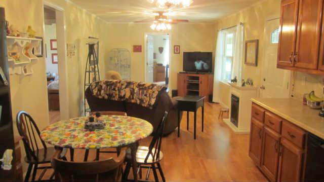 1555 Southside Road Southside, TN 37171 - Photo 7 of 20 Living room