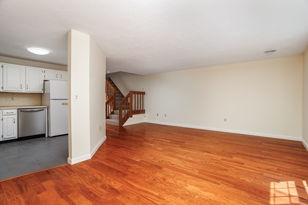 511 Ridgefield Circle, Unit 511B Clinton, MA 01510 - Photo 8 of 32
