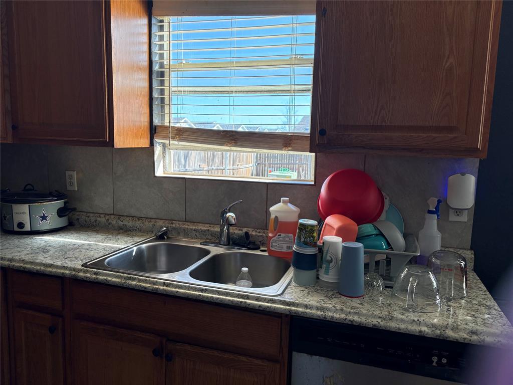 8753 Hunters Point Way Fort Worth, TX 76123 - Photo 2 of 9