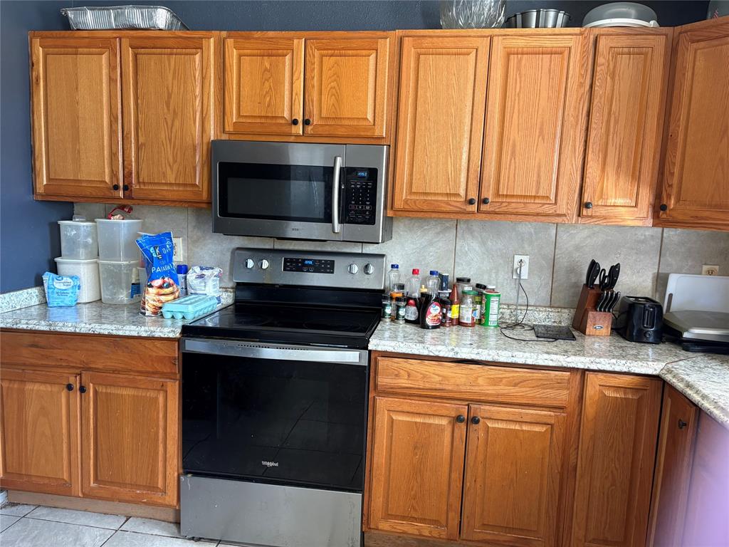 8753 Hunters Point Way Fort Worth, TX 76123 - Photo 3 of 9