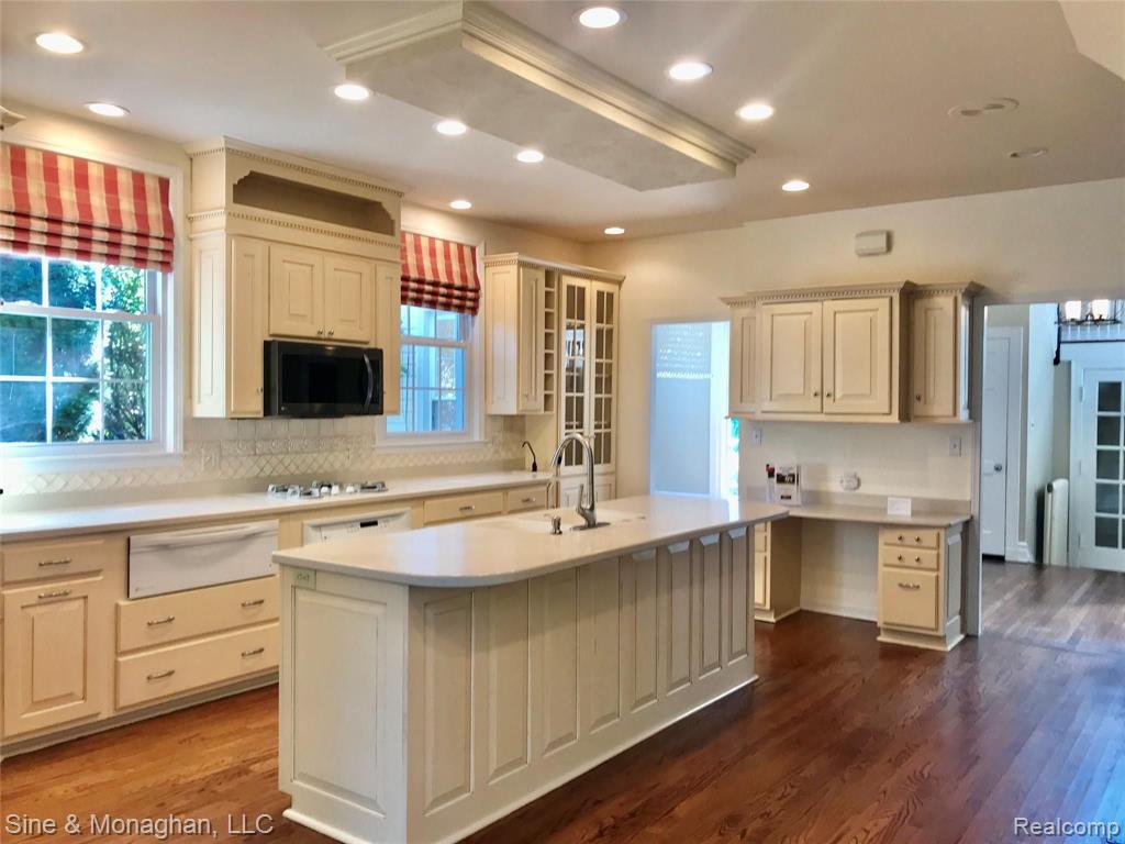 36 Colonial Road Grosse Pointe Shores, MI 48236 - Photo 8 of 60