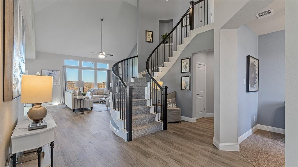 a view of entryway and livingroom with furniture