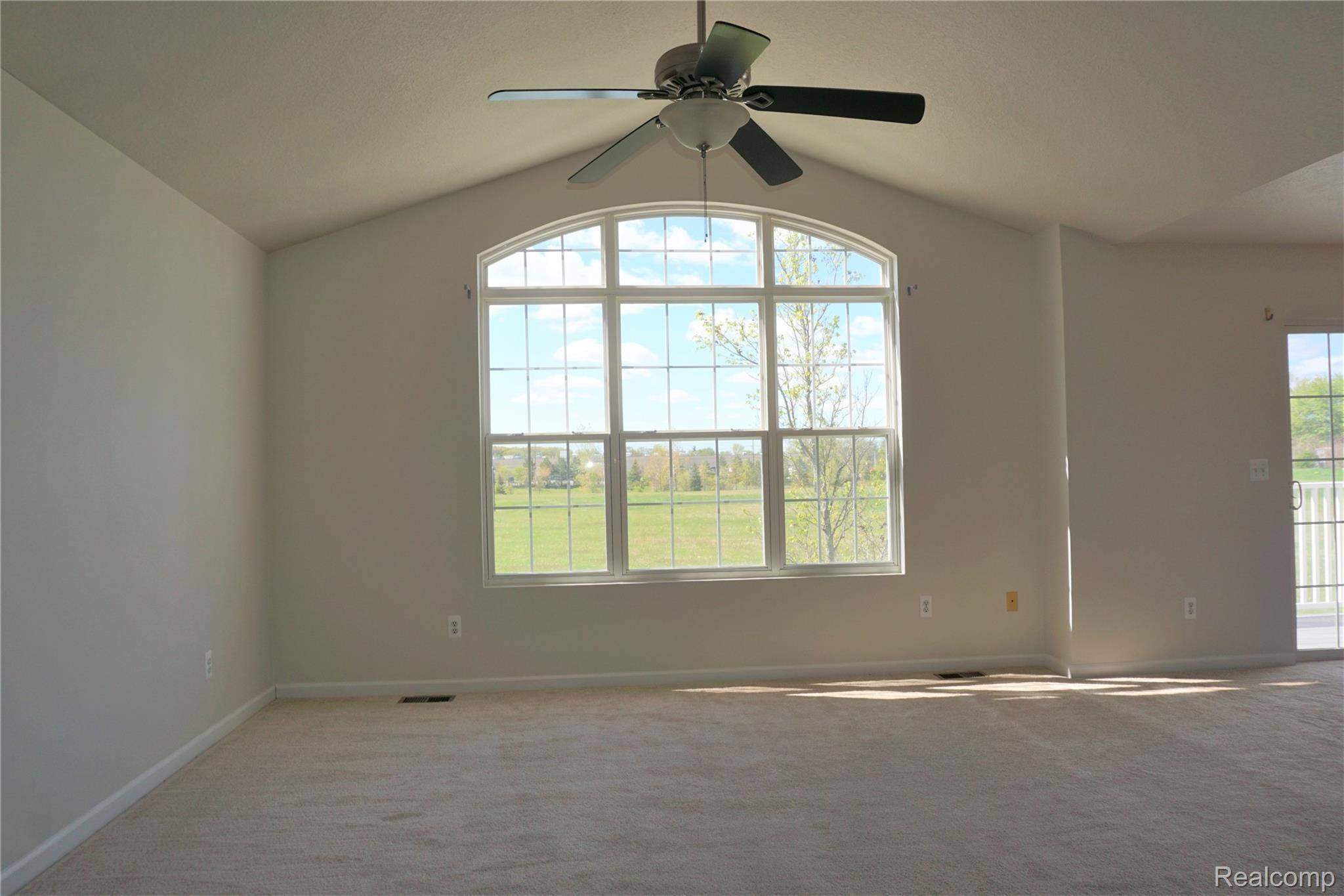 23452 Ridgeview Street Taylor, MI 48180 - Photo 5 of 26 07 Living room.jpg