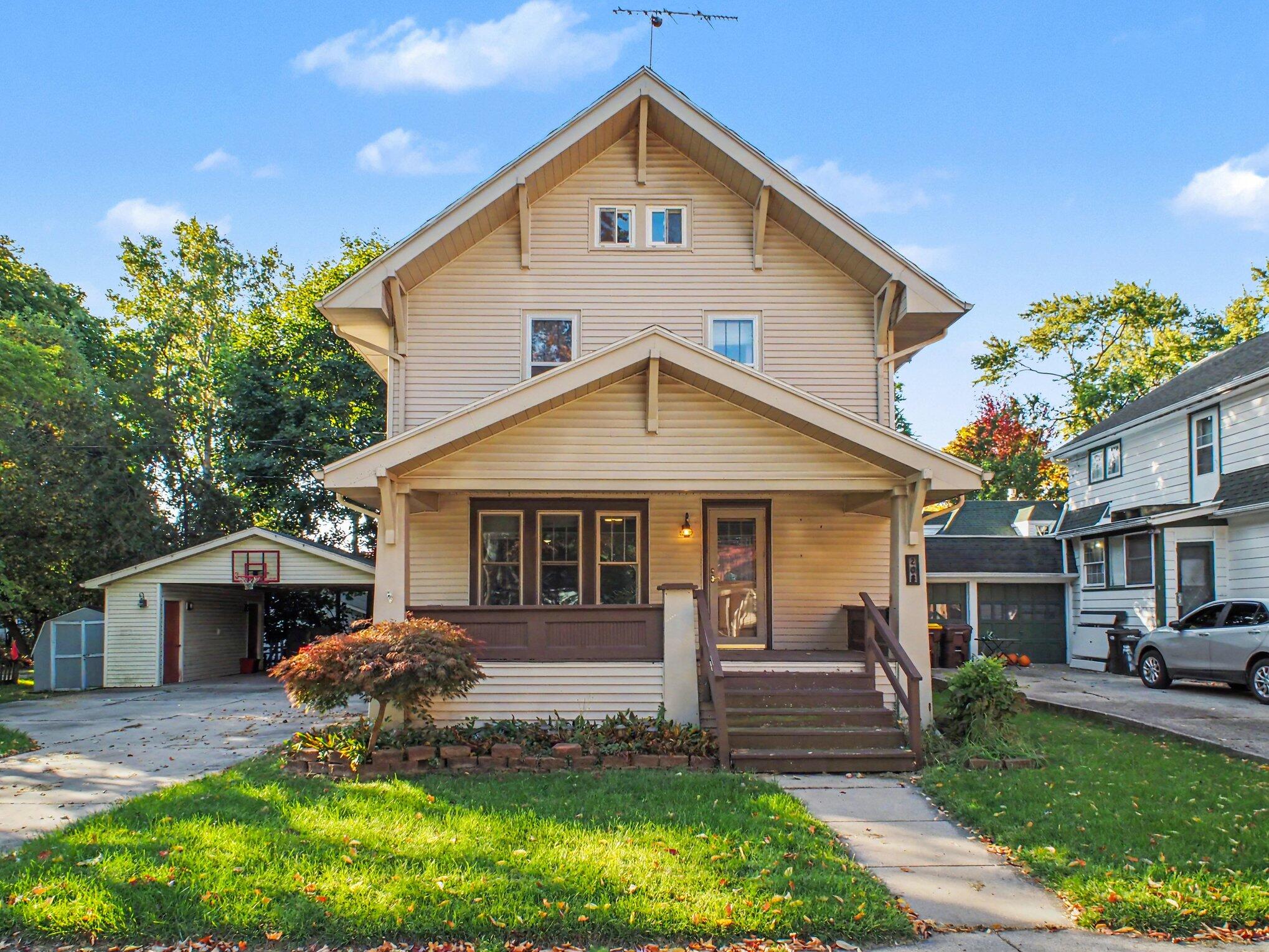 208 Walnut Street Alma, MI 48801 - Photo 1 of 25 003_file_1405