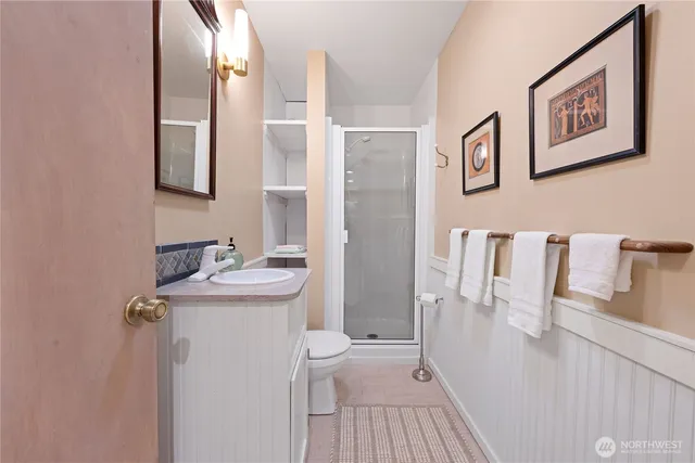 a view of a livingroom with bathroom