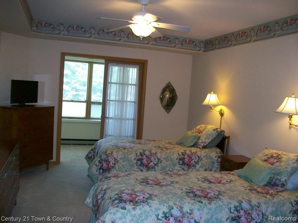 969 GreenView Court, Unit 38 Rochester, MI 48307 - Photo 19 of 37 19-100_1770.jpg