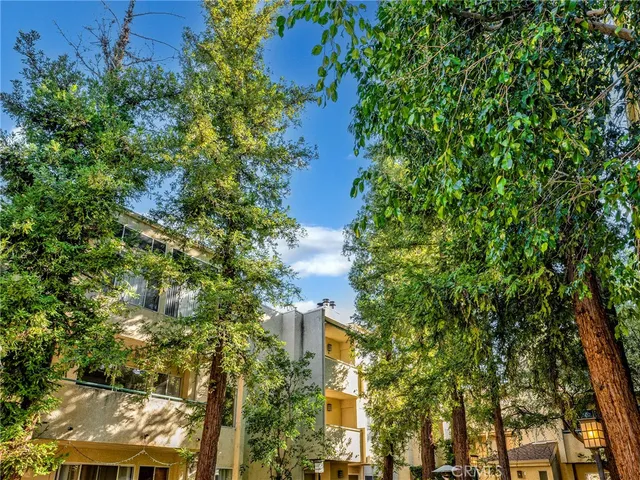 a view of a livingroom with closet