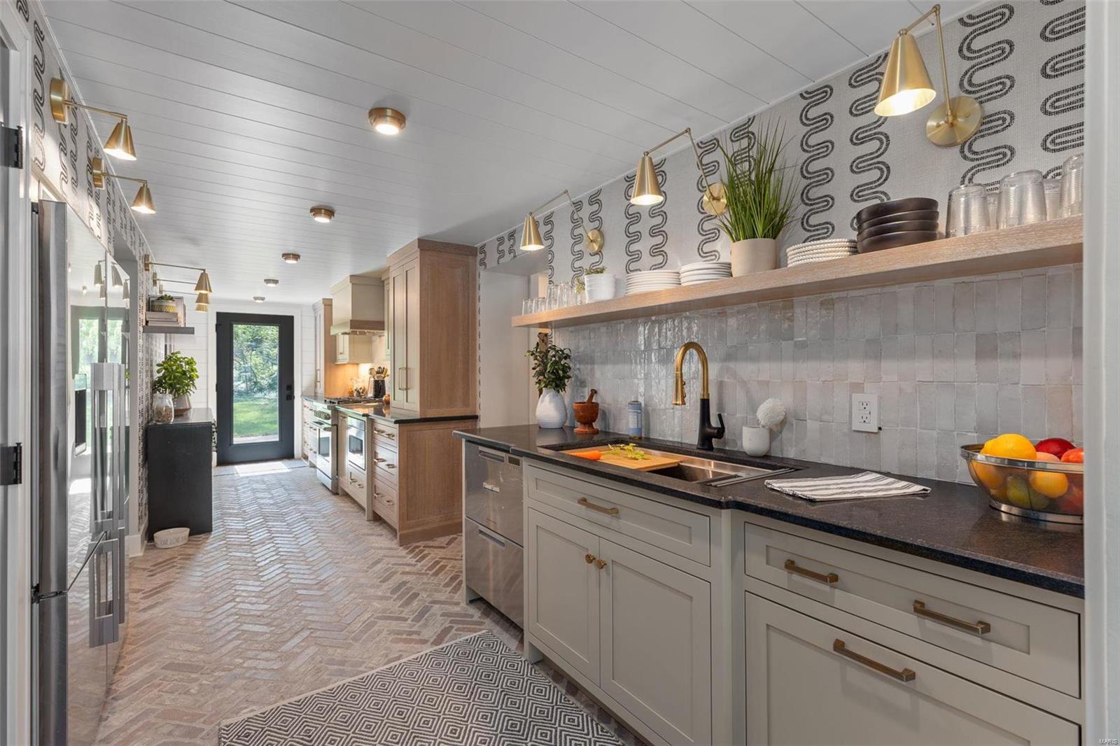 910 Glenbrook Avenue Glendale, MO 63122 - Photo 11 of 47