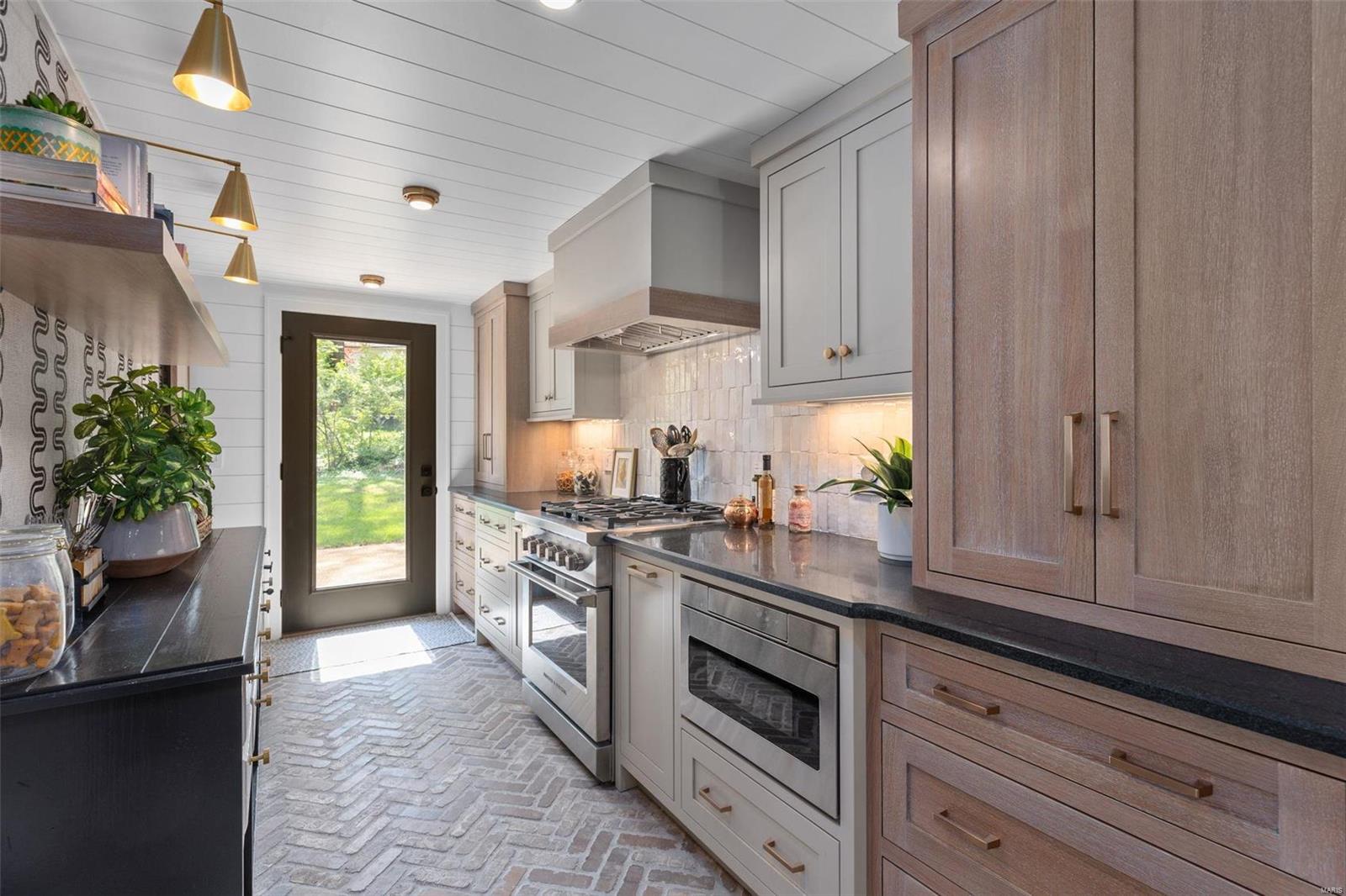 910 Glenbrook Avenue Glendale, MO 63122 - Photo 15 of 47