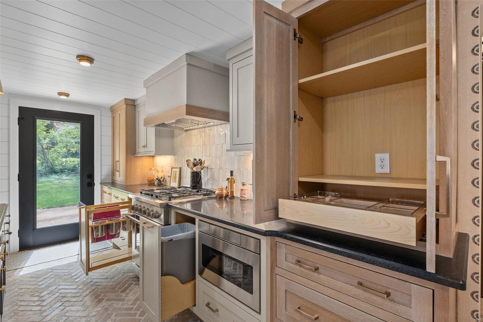 910 Glenbrook Avenue Glendale, MO 63122 - Photo 32 of 47